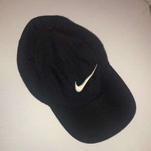 black nike hat